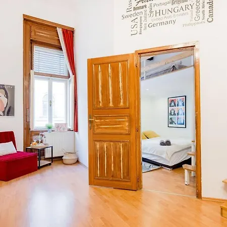 Apartment Secluded Spacious Oasis-best Location In Downtown *