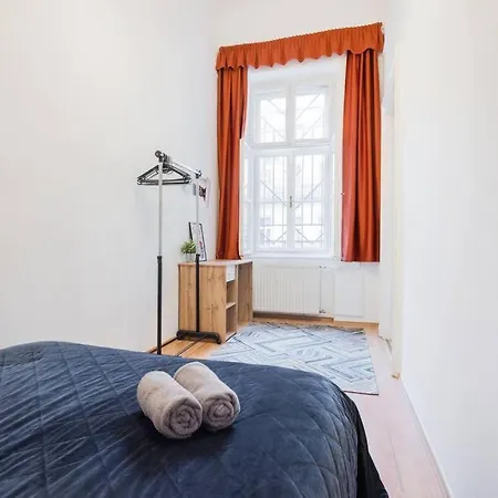 Apartment Secluded Spacious Oasis-best Location In Downtown Budapest