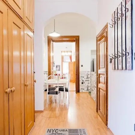 Apartment Secluded Spacious Oasis-best Location In Downtown Budapest