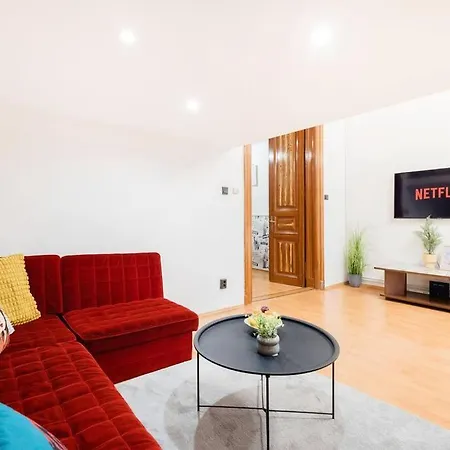 Secluded Spacious Oasis-best Location In Downtown Apartment *
