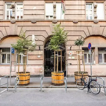 Secluded Spacious Oasis-best Location In Downtown Budapest