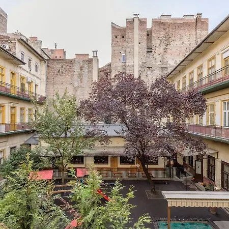 Apartment Secluded Spacious Oasis-best Location In Downtown