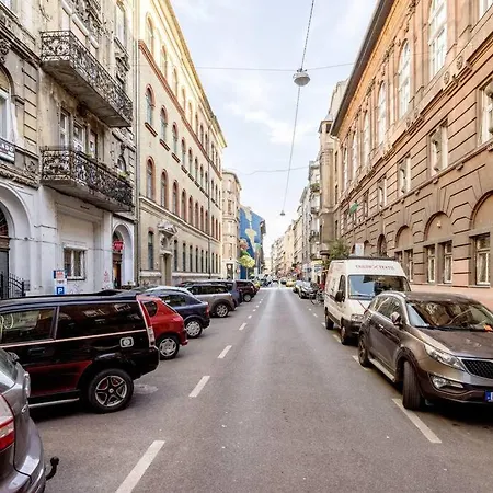 Apartment Secluded Spacious Oasis-best Location In Downtown Budapest