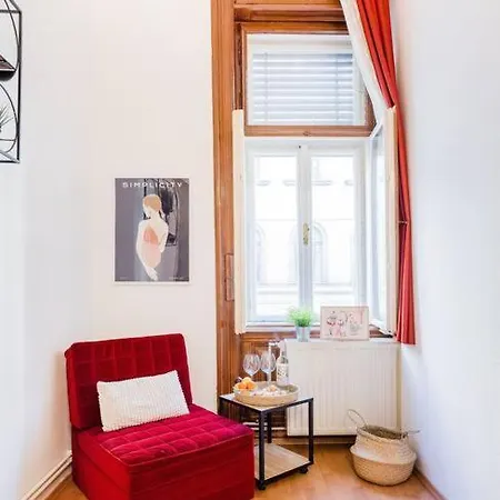 Apartment Secluded Spacious Oasis-best Location In Downtown Budapest