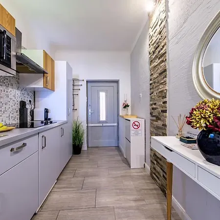 Astoria Apartment *