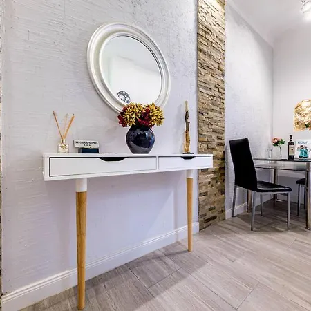 Astoria Apartment *