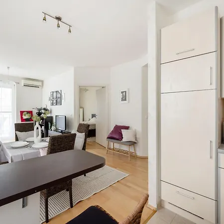 Bright And With Balcony Apartment Budapest