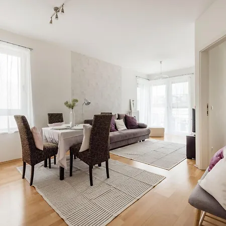 Apartment Bright And With Balcony Budapest