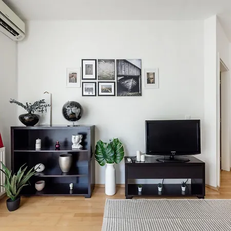 Apartment Bright And With Balcony