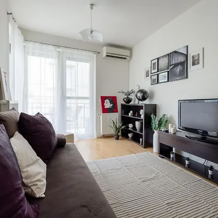 Bright And With Balcony Apartment *