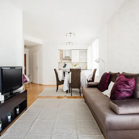 Bright And With Balcony Apartment *