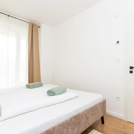 Urban Forest Apartment *