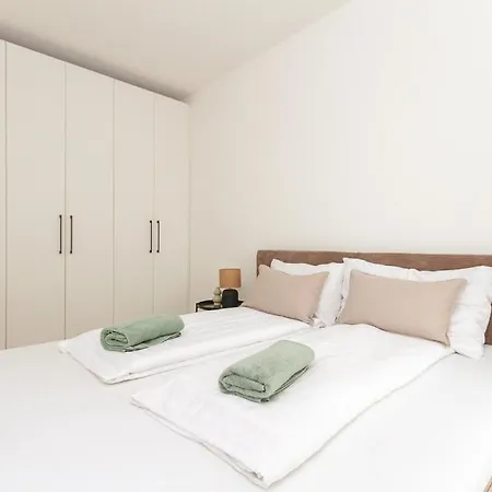 Urban Forest Apartment *