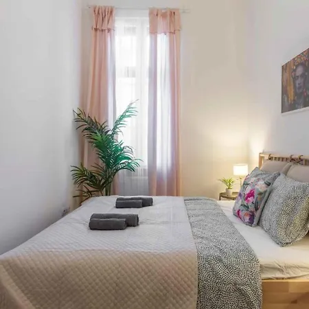 Apartment Gozsdu By Cavaland *
