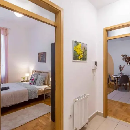 Apartment Gozsdu By Cavaland