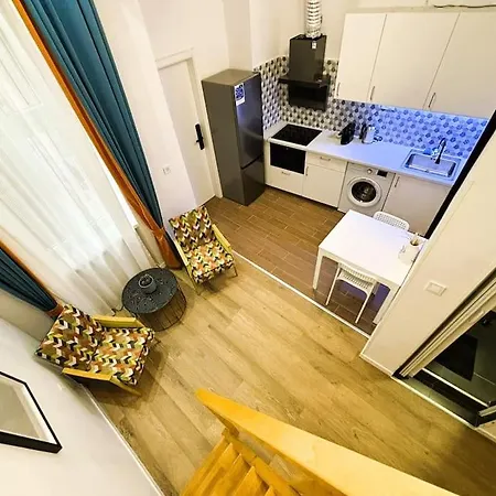 Benetton Stlye - Freedom In Blue And Organge Apartment
