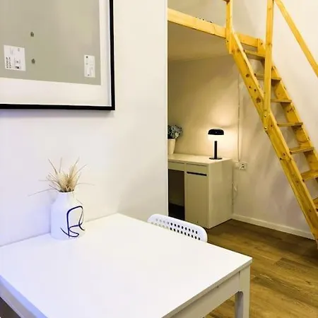 Benetton Stlye - Freedom In Blue And Organge Apartment
