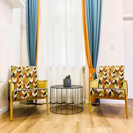 Apartment Benetton Stlye - Freedom In Blue And Organge
