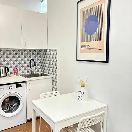 Apartment Benetton Stlye - Freedom In Blue And Organge