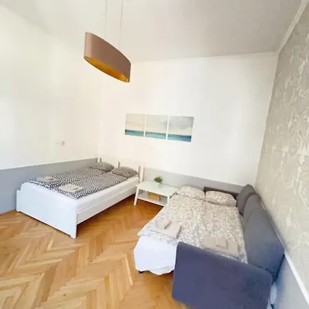 Quiet In Center Apartment Budapest