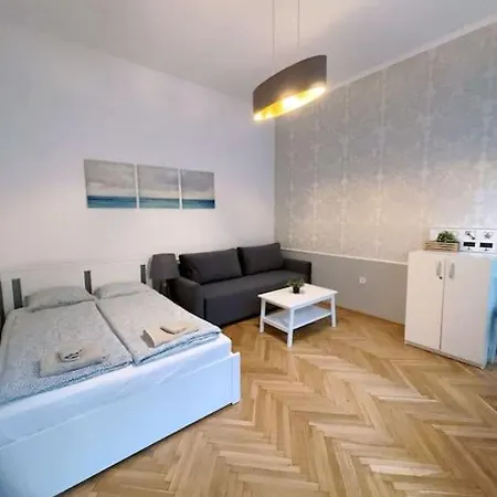 Quiet In Center Apartment *