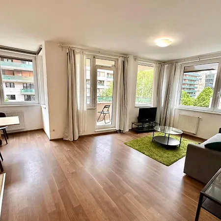 Corvin Center Aparthotel 3*