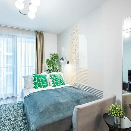 Very - Free Parking - Balcony Apartment