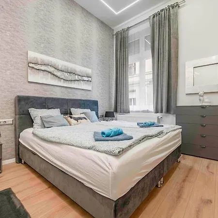 Exclusive Downtown With Ac Apartment
