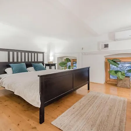 Del Apartment
