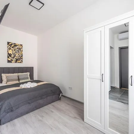 Exclusive & Grand W' 4bedrm, 3bathrm Apartment Budapest