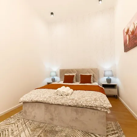 Superior N' Cozy Mozsar 6 In The Heart Of Apartment