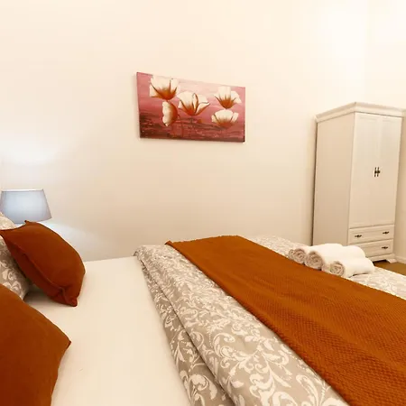 Superior N' Cozy Mozsar 6 In The Heart Of Apartment