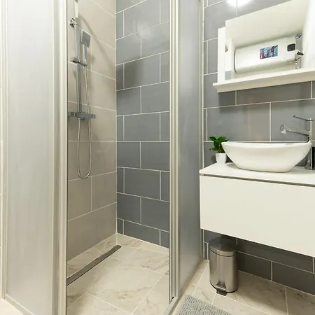 Superior N' Cozy Mozsar 6 In The Heart Of Apartment *