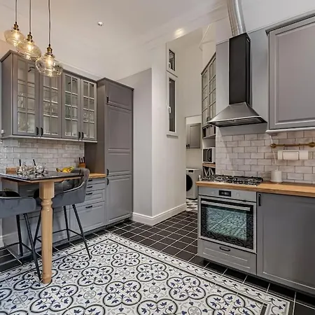 Elegant & Stylish Luxury Living Budapest