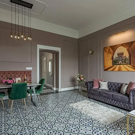 Elegant & Stylish Luxury Living * Budapest