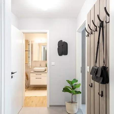 Buda Side Luxury 1-2 *
