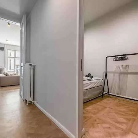 Διαμέρισμα Charm In Budapest's Bustling 7th District *