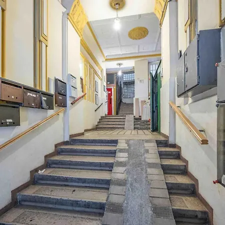Charm In Budapest's Bustling 7th District Διαμέρισμα Βουδαπέστη