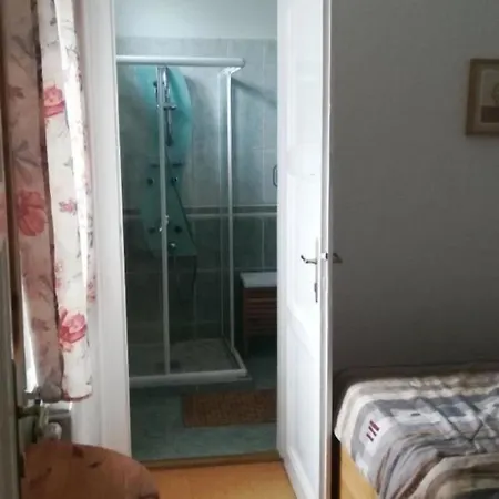 Haus In Mit Grossem Garten Fuer Familien Und Hund Holiday home Budapest