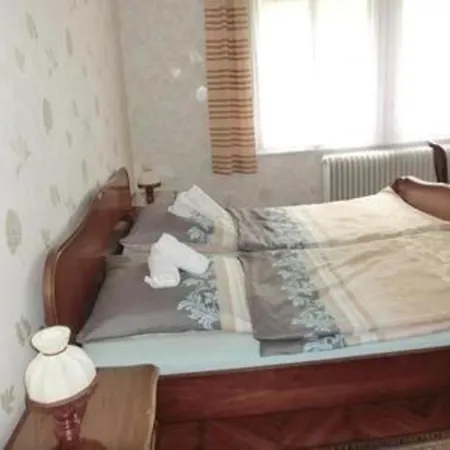 Haus In Mit Grossem Garten Fuer Familien Und Hund Holiday home Budapest