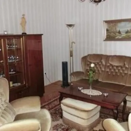 Haus In Mit Grossem Garten Fuer Familien Und Hund Budapest