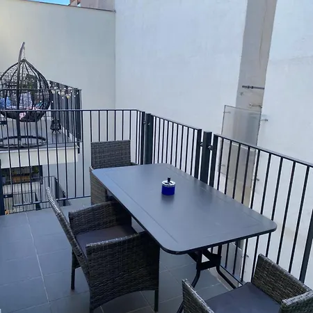 R77 Downtown - Penthouse Apartment Budapest