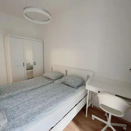 Oktogon With Balcony Apartment Budapest