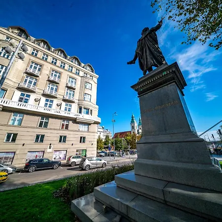 Downtown Riverfront * Budapest