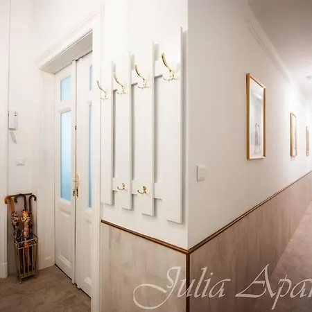 Apartment Julia - 2 Bedrooms, 2 Bathrooms, 90 Sqm Budapest