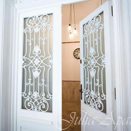 Julia - 2 Bedrooms, 2 Bathrooms, 90 Sqm *
