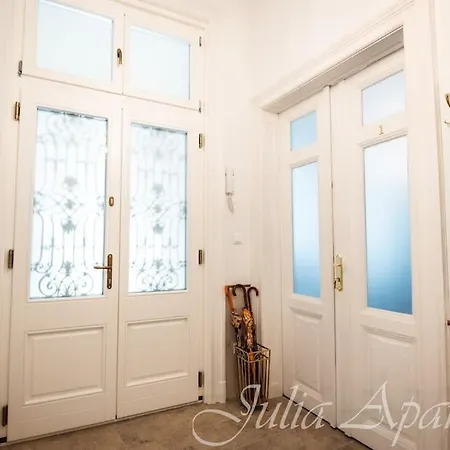 Apartment Julia - 2 Bedrooms, 2 Bathrooms, 90 Sqm *