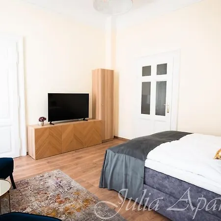Apartment Julia - 2 Bedrooms, 2 Bathrooms, 90 Sqm Budapest