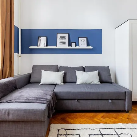 R61 Rakoczi Apartment *