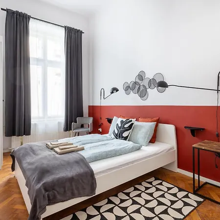 R61 Rakoczi Apartment *
